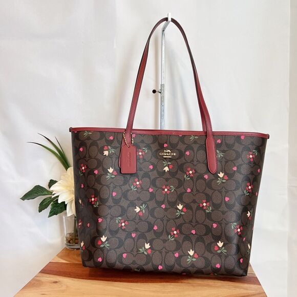 Coach City Tote In Signature Canvas With‎ Heart Petal Print - Picture 1 of 7